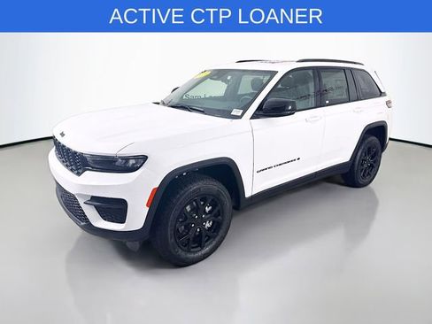 New 2025 Jeep Grand Cherokee Altitude AWD/4WD image 3