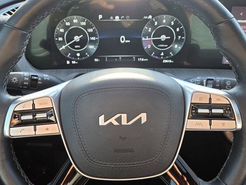 Used 2024 Kia Telluride SX Prestige w/ Towing Package image 29