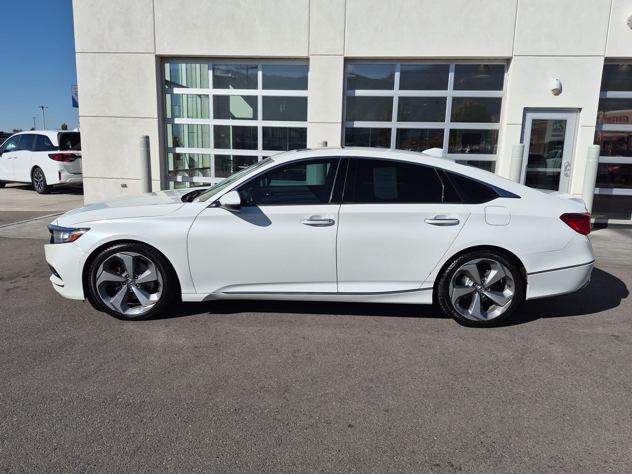 Used 2018 Honda Accord Touring image 9