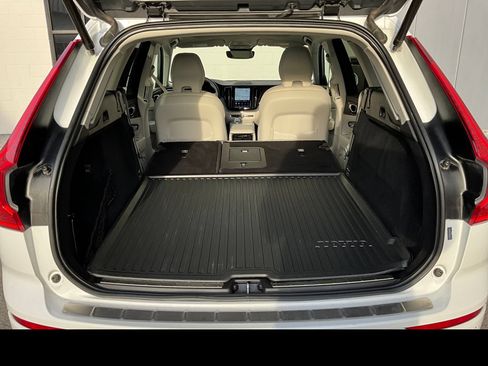 Certified 2023 Volvo XC60 B5 Ultimate w/ Climate Package AWD/4WD image 11
