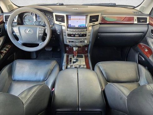 Used 2013 Lexus LX 570 4WD w/ Luxury Pkg w/Pre-crash image 19