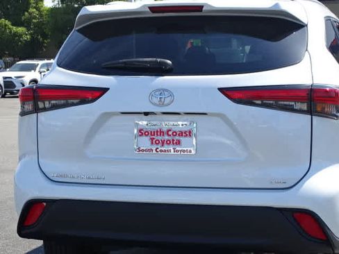 Used 2022 Toyota Highlander XLE FWD image 15