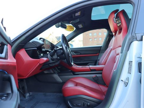 Used 2023 Porsche Taycan image 12