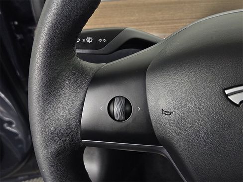 Used 2023 Tesla Model 3 Standard Range image 19