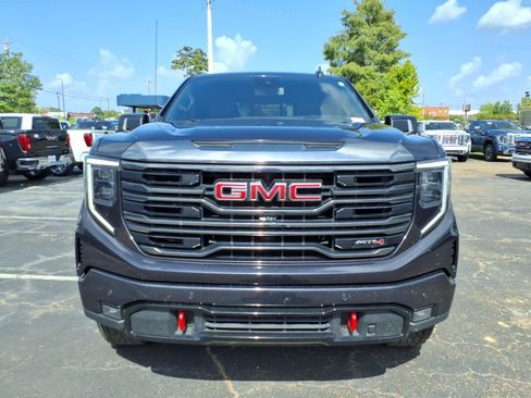Used 2023 GMC Sierra 1500 AT4 w/ AT4 Premium Package AWD/4WD image 2