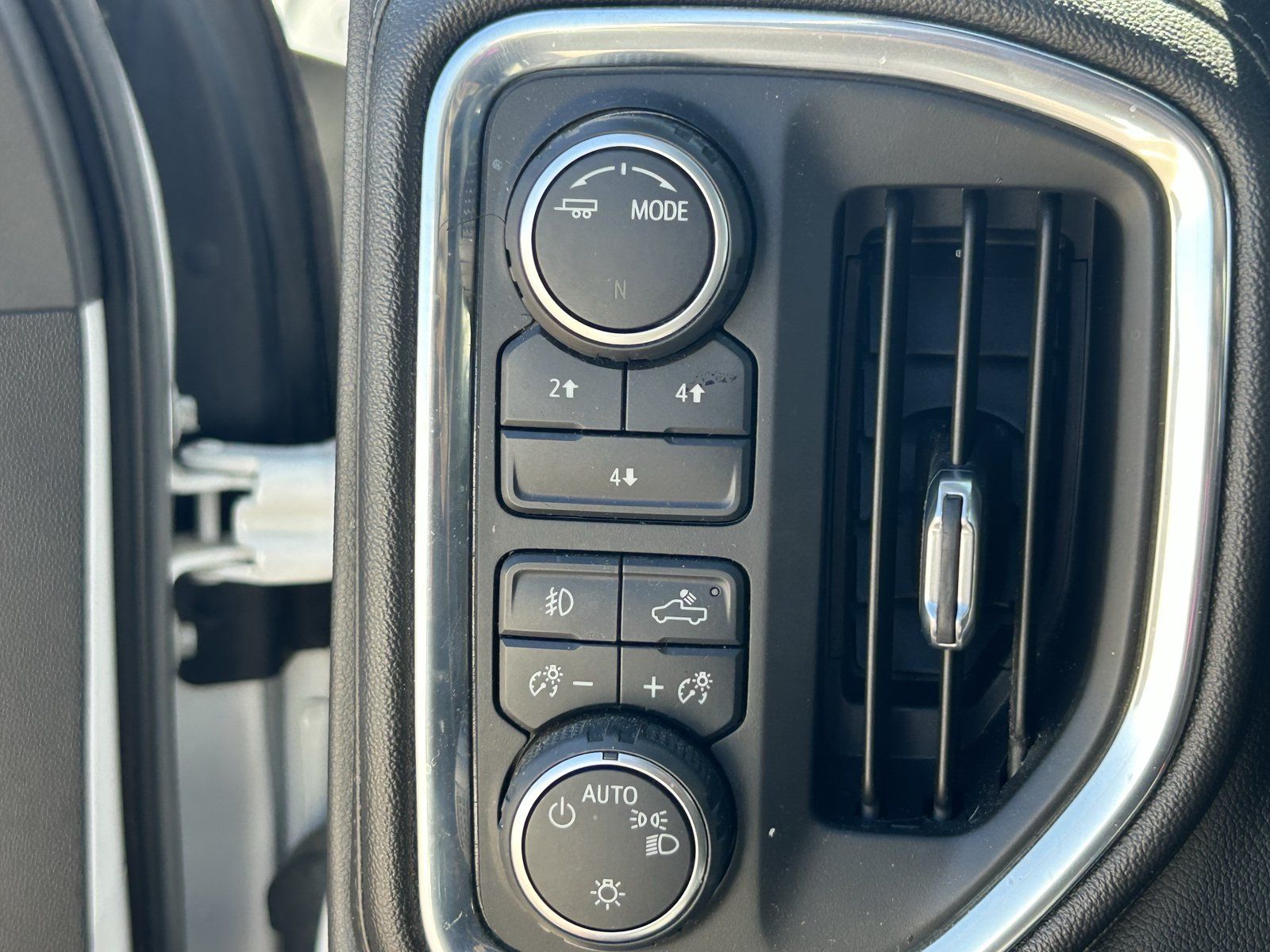 Used 2022 Chevrolet Silverado 3500 LT w/ Convenience Package AWD/4WD image 19