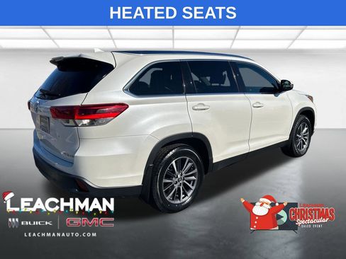 Used 2019 Toyota Highlander XLE image 3