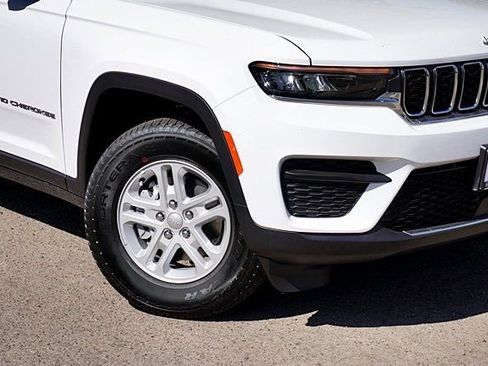 New 2024 Jeep Grand Cherokee Laredo AWD/4WD image 4