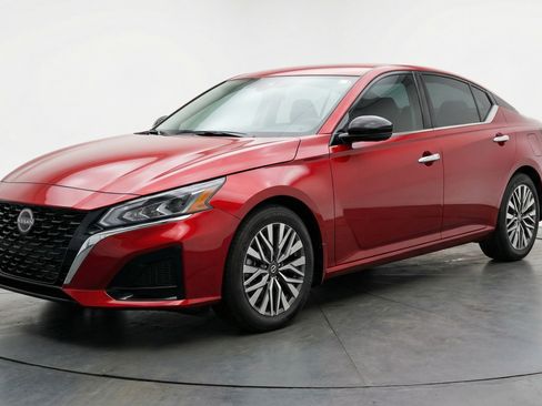 Used 2025 Nissan Altima 2.5 SV image 3