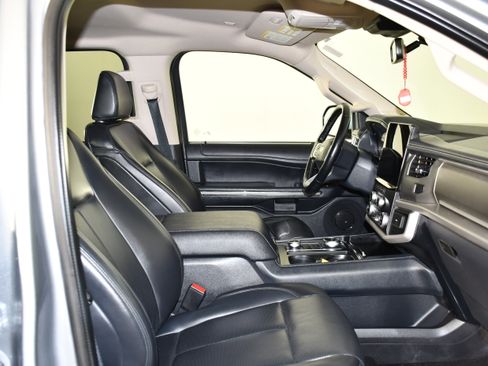 Used 2023 Ford Expedition XLT AWD/4WD image 32