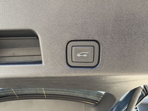 Used 2025 Buick Enclave Preferred image 17