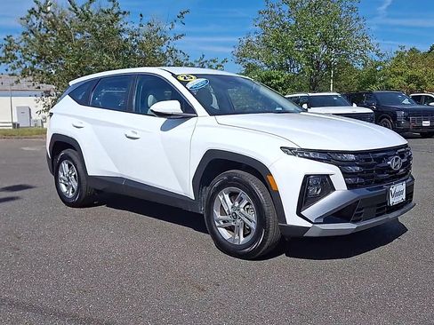 Used 2025 Hyundai Tucson SE image 2