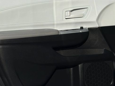 Used 2026 Toyota Sienna LE FWD image 12
