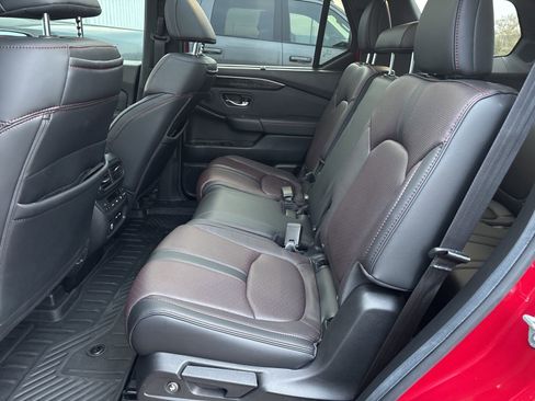 Used 2025 Honda Pilot Black Edition image 12