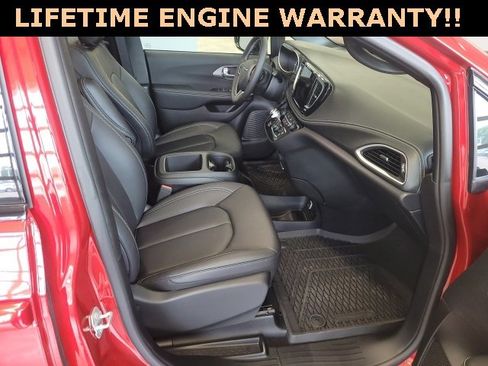 New 2025 Chrysler Pacifica Select w/ Fav Edition Package image 35