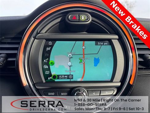 Used 2021 MINI Cooper 4-Door Hardtop w/ 6.5" Touchscreen Package image 24