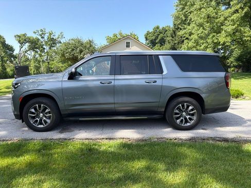 Used 2022 Chevrolet Suburban LT w/ LT Signature Plus Package AWD/4WD image 8