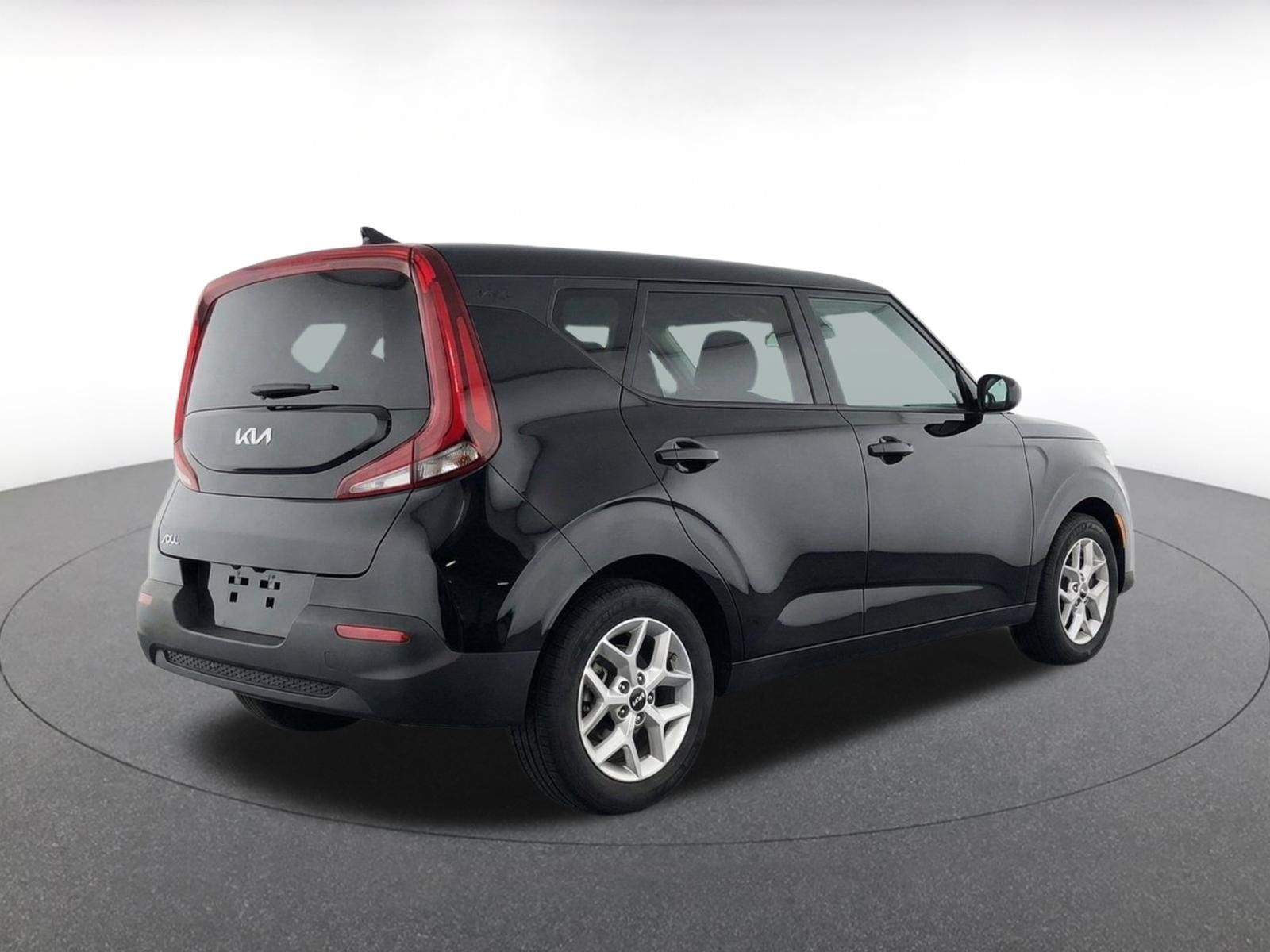 Used 2025 Kia Soul LX w/ LX Technology Package FWD image 10