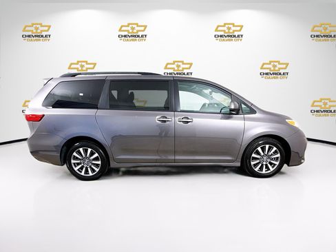Used 2020 Toyota Sienna XLE w/ XLE Navigation Package AWD/4WD image 9