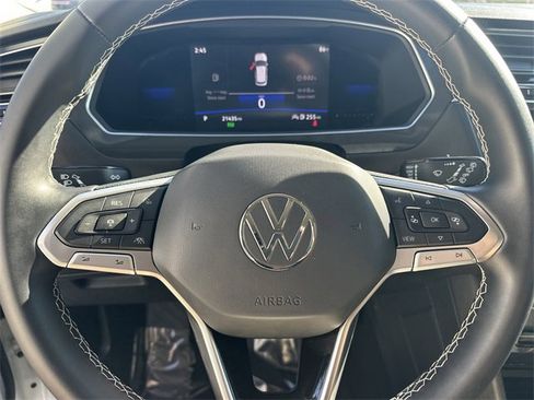 Certified 2022 Volkswagen Tiguan SE w/ Panoramic Sunroof Package image 18