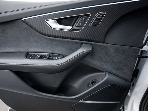 New 2026 Audi SQ7 Prestige image 13