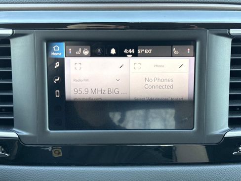 Used 2023 Chrysler Voyager LX image 9