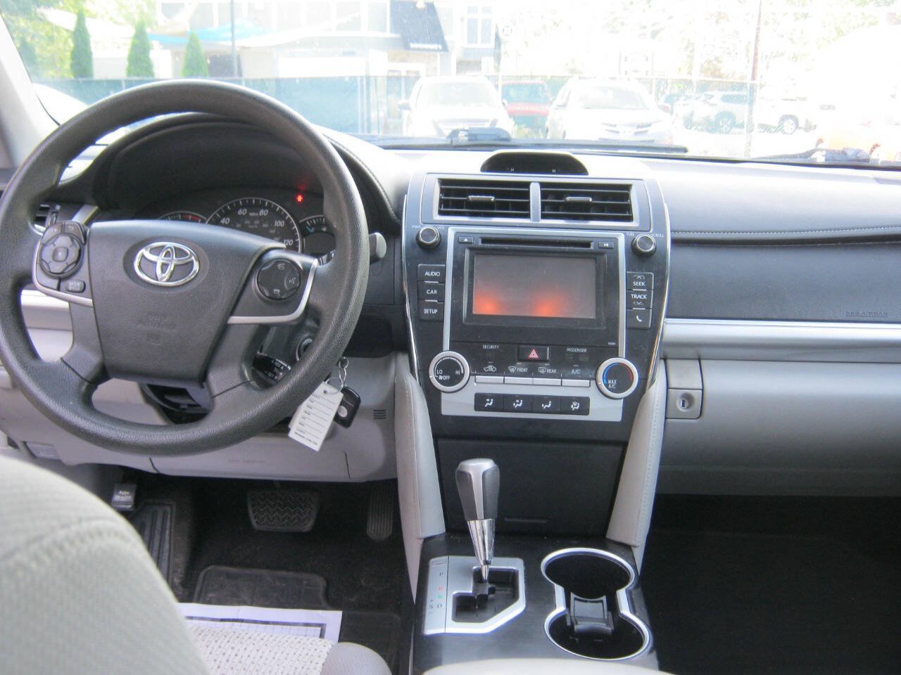 Used 2014 Toyota Camry LE FWD image 11