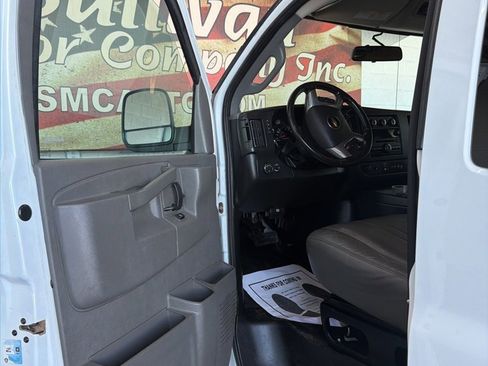 Used 2017 Chevrolet Express 3500 LS image 19