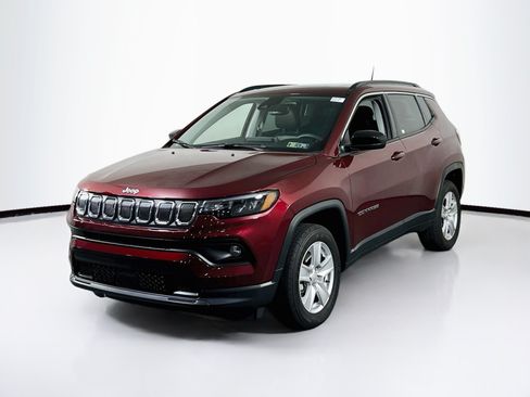 Used 2022 Jeep Compass Latitude w/ Sun and Sound Group AWD/4WD image 1