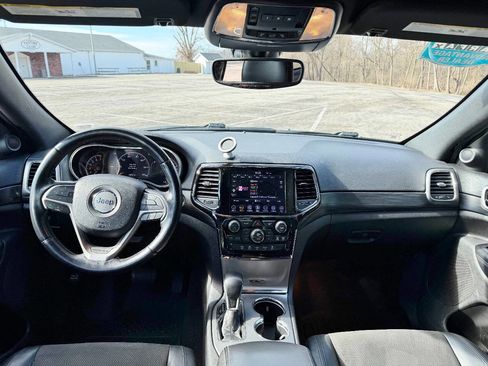 Used 2020 Jeep Grand Cherokee Altitude image 12