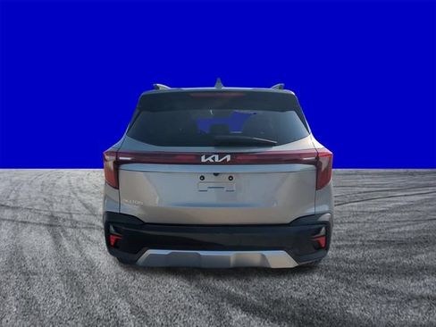 Used 2024 Kia Seltos EX FWD image 5
