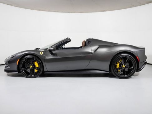 Used 2023 Ferrari 296 GTS image 3