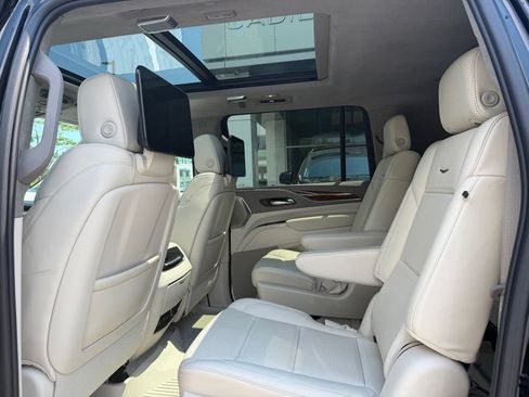 Used 2024 Cadillac Escalade ESV Sport Platinum w/ LPO, ONYX Package AWD/4WD image 18
