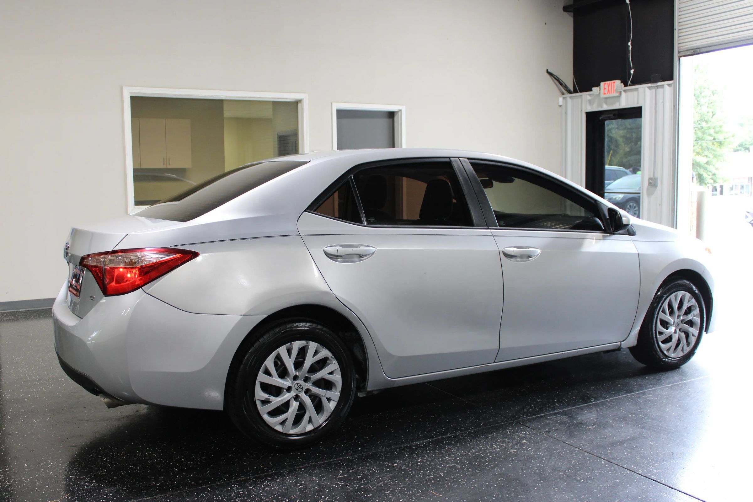 Used 2019 Toyota Corolla LE FWD image 3