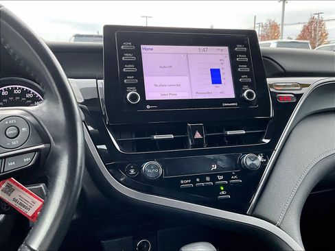 Used 2023 Toyota Camry SE image 18