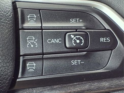 Used 2023 Jeep Grand Cherokee Limited w/ Luxury Tech Group II AWD/4WD image 22