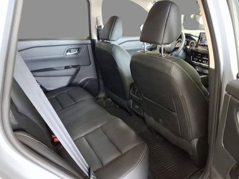 Certified 2025 Nissan Rogue SL AWD/4WD image 12