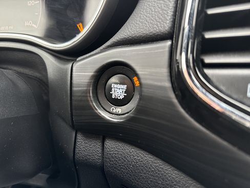 Used 2020 Jeep Grand Cherokee Altitude image 22