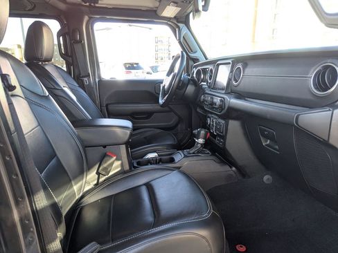 Used 2022 Jeep Wrangler Unlimited Sahara w/ Cold Weather Group image 33