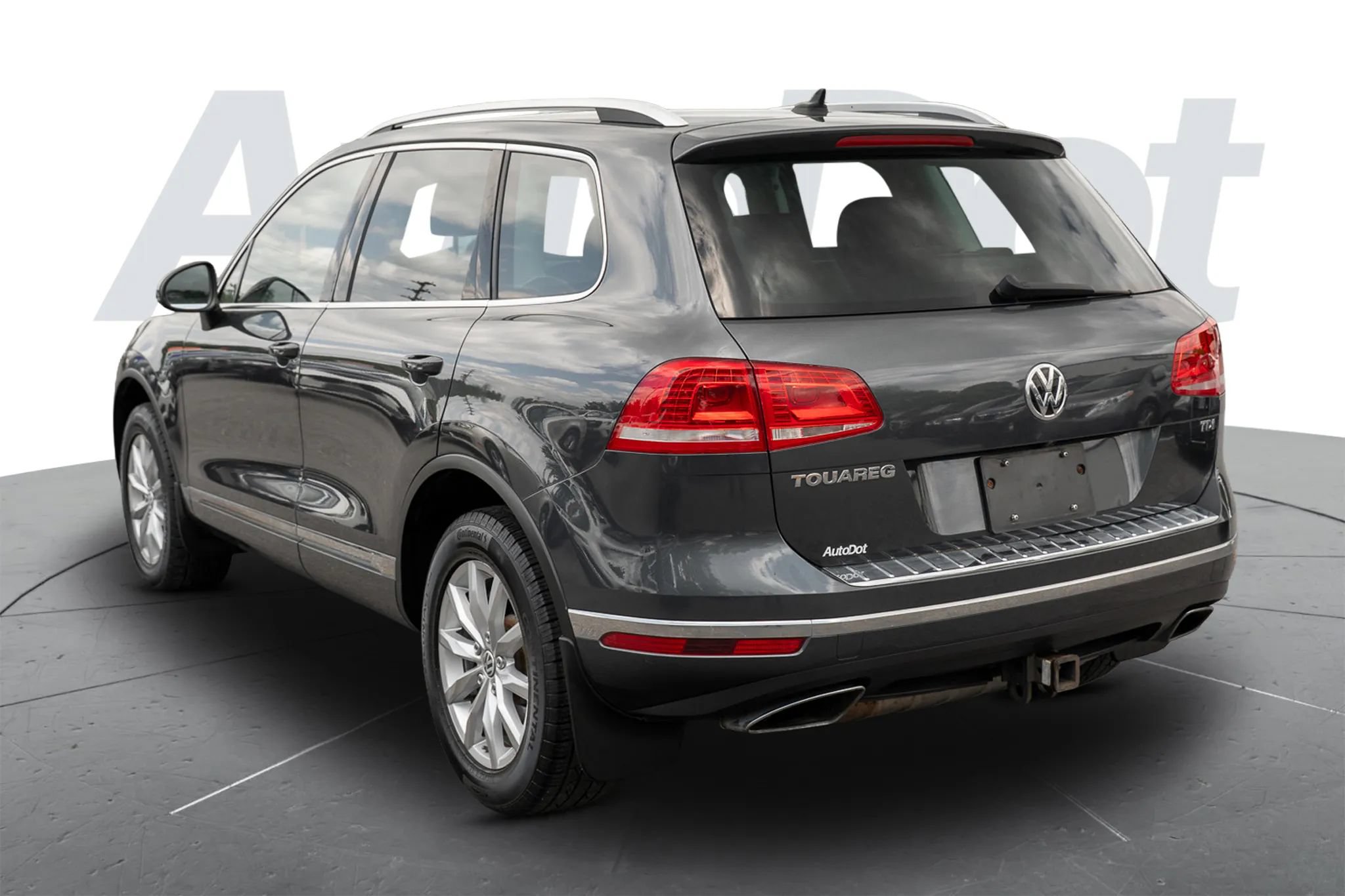 Used 2016 Volkswagen Touareg Sport AWD/4WD image 2