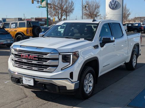 Used 2023 GMC Sierra 1500 SLE image 11