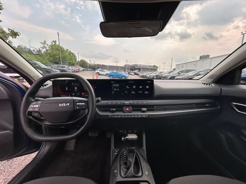 Used 2025 Kia K4 FWD image 23