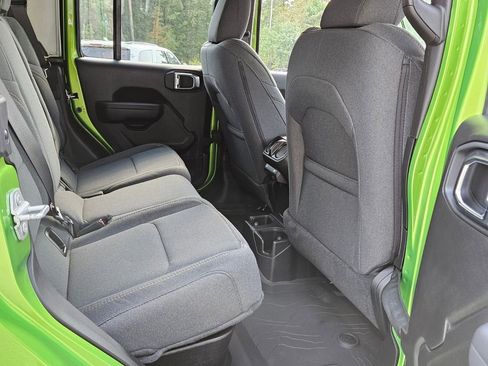 New 2025 Jeep Gladiator Sport image 15