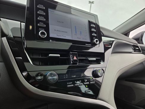 Used 2024 Toyota Camry LE w/ Convenience Package image 20