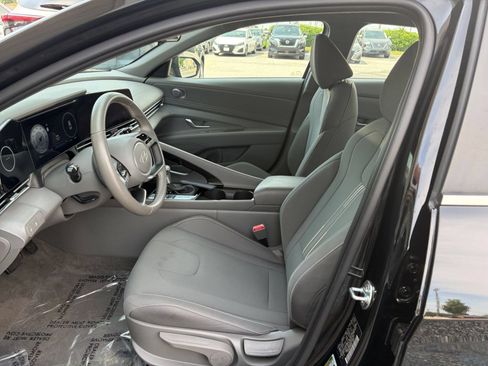 Used 2025 Hyundai Elantra SEL FWD image 27