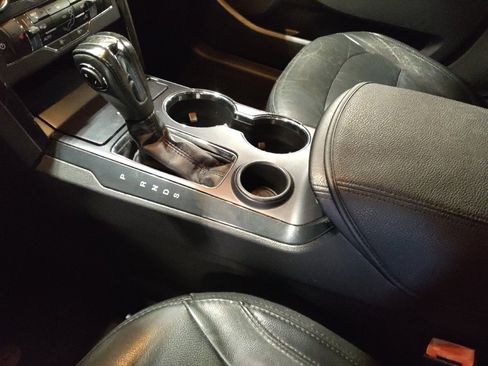 Used 2018 Ford Explorer XLT w/ Equipment Group 202A image 26