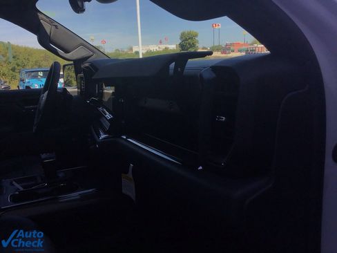 Used 2025 Chevrolet Silverado 1500 ZR2 w/ Technology Package image 31