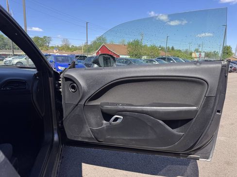 Used 2016 Dodge Challenger SXT image 22