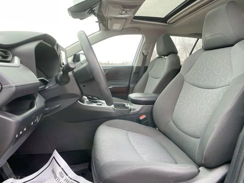 Used 2020 Toyota RAV4 XLE image 12