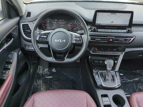 Certified 2023 Kia Seltos SX w/ SX Sunroof Package AWD/4WD image 16